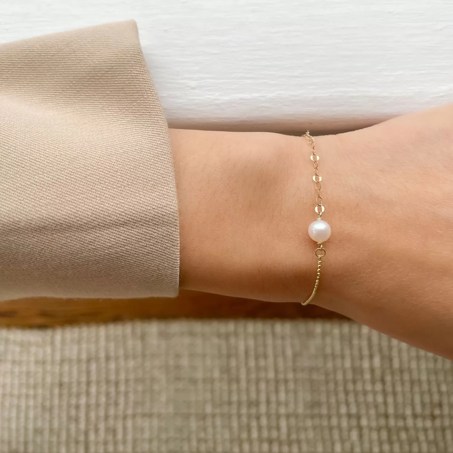 The Alkemistry Poppy Finch 14Ct Yellow Gold Oval Pearl Chain Bracelet Online